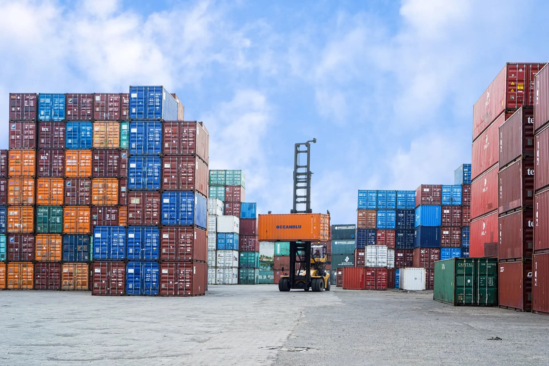 Container yard and shipment coordination for food trade